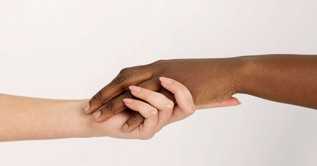Alterações dos movimentos das mãos sem perda de sensibilidade